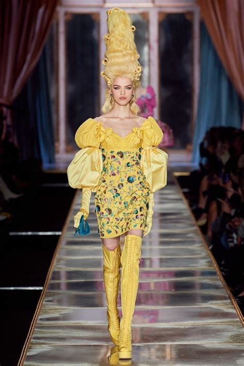 Moschino Fall 2020 Ready To Wear Collection Runway Looks Beauty