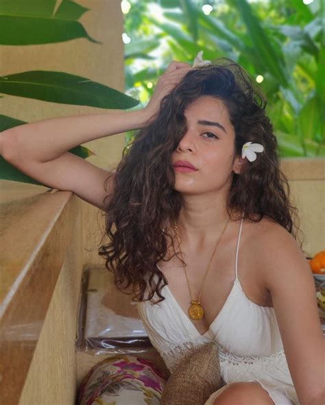 pics glamorous mithila palkar