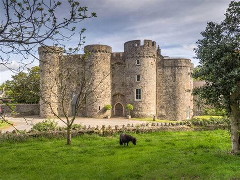 19 Castles In The Uk You Can Actually Stay In