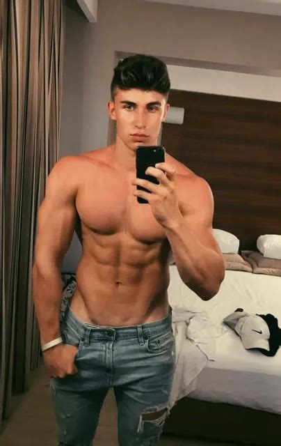 Shirtless Male Muscular Muscle Jock Hunk Beefcake Guy Selfie Room Photo X G Eur