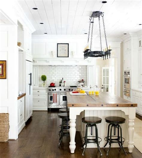 Sick of staring at a stark empty wall? 5 Ways to Get This Look: Dreamy White Farmhouse Kitchen ...