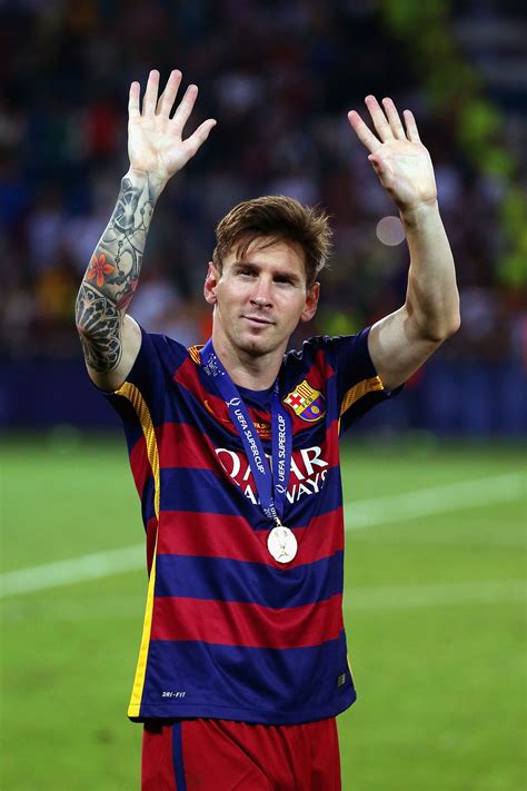 Lionel Messi Helps Barcelona Beat Sevilla 5 4 In Uefa Super Cup Match