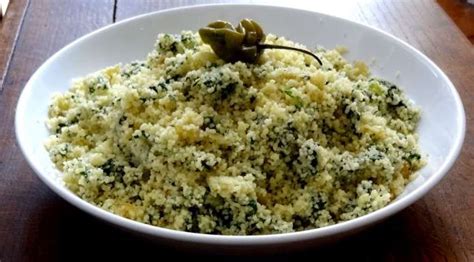 Découvrez comment préparer la semoule de couscous de façon simple avec des étapes claires et détaillées. Couscous aux épinards - Dambou (Niger) | Recette (avec ...