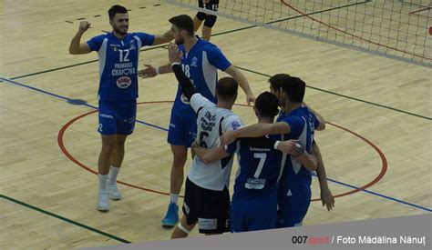 Aici gasesti cele mai noi stiri, comentarii si analize din lumea sportului romanesc si international. Volei/Baschet - SCM U Craiova: volei la Cluj, baschet la ...