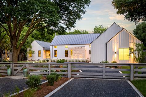 What about ideas for your exterior? Modern Farmhouse Decorating Ideas