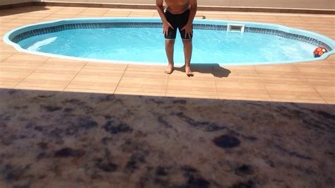 Desafio na piscina - YouTube