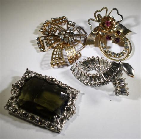 Sold Price Vintage Costume Jewelry Lot Of Broochespins May 1 0117