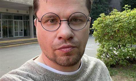 Камеди харламов похудел на 17 «Был очень свиноват»: Гарик Харламов похудел на 17 кг за лето «Был очень свиноват»: Гарик Харламов похудел на 17 кг за лето Камеди харламов похудел на 17