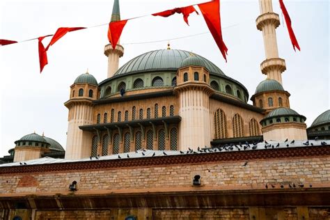 Premium Photo Turkish Flags And Minarets Of Mosque In Istanbul