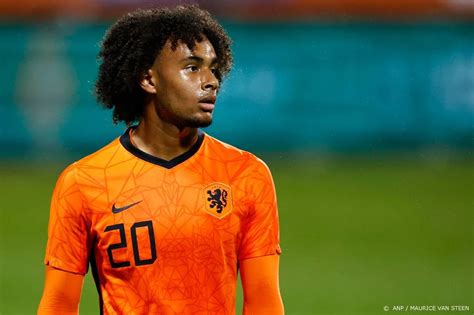 Joshua zirkzee fm 2021 profile, reviews. Spits Zirkzee krijgt rode kaart in tweede elftal Bayern ...