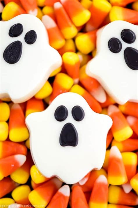 Make a big batch of halloween cookies for the class party or your own halloween party. Oreo Ghost Cookies - 30 Days of Halloween 2017: Day 6