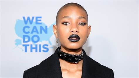 Willow Smiths Eye Makeup Is Giving Pierrot Sad Clown Vibes At The 2022 Iheartradio Music Awards
