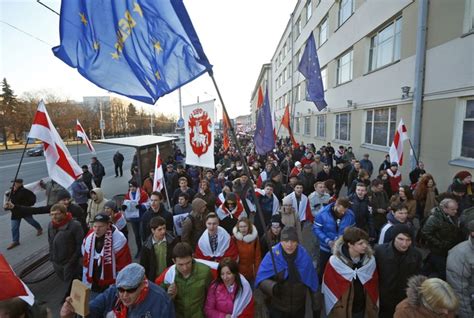 1000 Opposition Supporters March In Belarus Capital Daily Mail Online