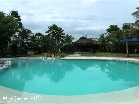 Bisayang Manlalakbay Around The Philippines Swimming Pool At A Montana