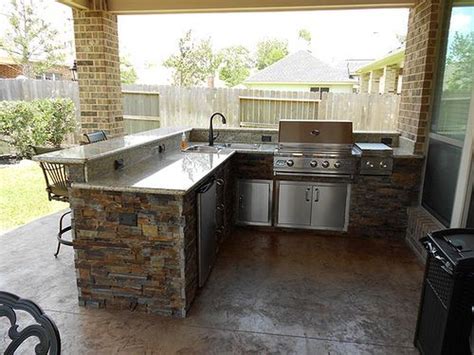 Browse thousands of outdoor kitchen ideas and find inspiration for designing the perfect outdoor kitchen. Awesome Yard and Outdoor Kitchen Design Ideas 20 - Hoommy.com