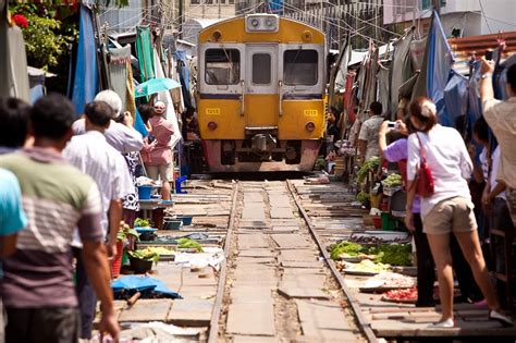 Mae Klong El Sorprendente Mercado Sobre Las Vías Del Tren Opinion Caribe