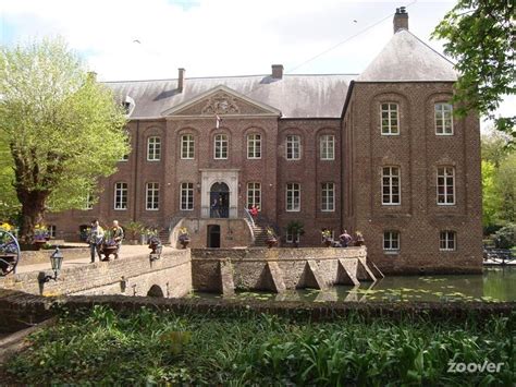 It's the birthplace of former dutch soccer. Expositie Kasteel Arcen - Tuin der Kunsten - Galerie Wilms