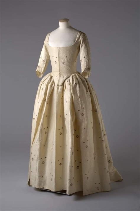 Https://tommynaija.com/wedding/18th Century English Wedding Dress