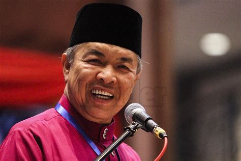 Ahmad zahid hamidi (4 ocak 1953 doğumlu), birleşik malezya ulusal örgütü'nün (umno) 8. Anak Sungai Derhaka: Akhirnya Zahid Hamidi menjawab juga..