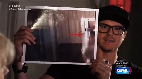 Zak Holding Some Creepy Ghost Evidence 👻 Credit Emmawinters699 Ghost Adventures Zak Bagans
