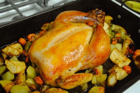 Corta las pechugas a la mitad para que se cocine más rápido y mejor. ¿A qué temperatura necesitas cocinar el pollo hasta que ...