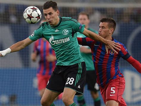 Салаи адам (adam szalai) футбол нападающий венгрия 09.12.1987. SCHALKE WITH SZALAI OFF TO PERFECT START IN CHAMPIONS ...
