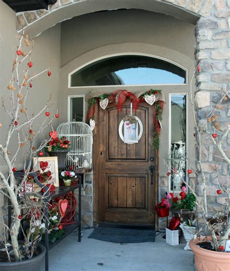 There are many ways for valentine decoration for this holiday. 20 Romantic Outdoor Valentine Decorations | HomeMydesign