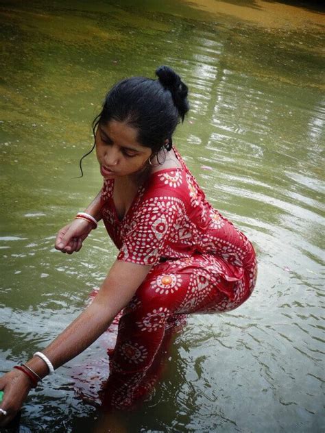 Indian Desi Bhabhi Random Nude Pic S When She Bathing In River Doing Fucking Work Desi Old