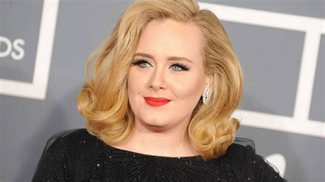 Adele Sparks Rumours Her Babys Name Is Angelo By Wearing A Necklace