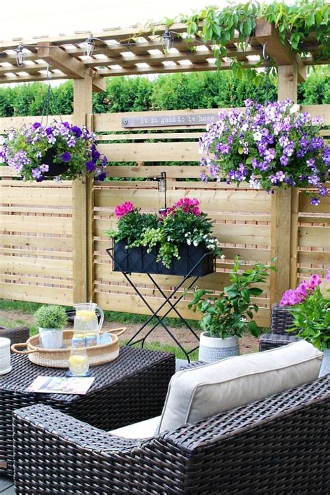 20 Deck Decorating Ideas With Plants