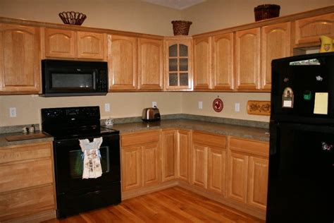 Anyone, what is the best equipment to go with cabinets, stainless or white? 39+ Kitchen Colors With Honey Oak Cabinets Pictures - Perfect Home Pictures