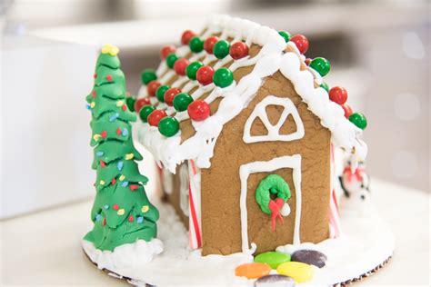 Expert Advice On How To Build A Gingerbread House Cutco Kitchen