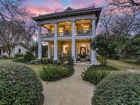 1910 Greek Revival In Smithville Texas — Captivating Houses