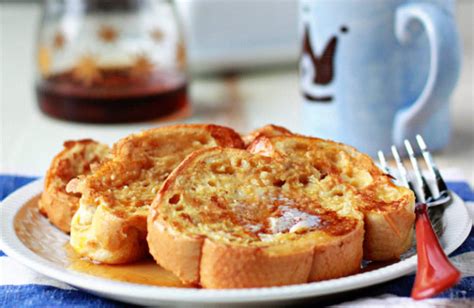 How to make french toast bites add cinnamon sugar and nutmeg to the powdered sugar to a small bowl, whisk together and set aside. How to Make French Toast - Kitchen Treaty Recipes