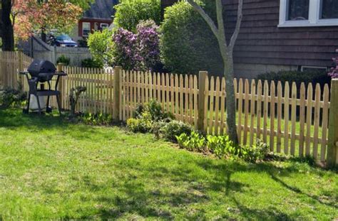 This will include privacy fence design ideas for the backyard, front yard and patio. 20 Wood Fence Designs Blending Traditions and Modern Ideas