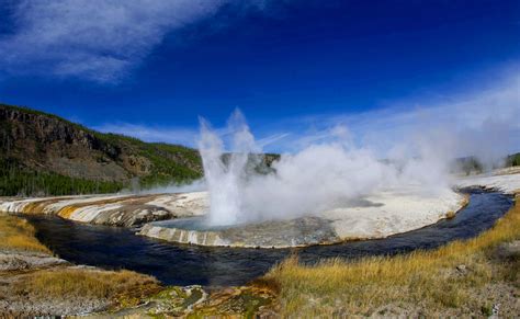 Yellowstone Supervolcano Erupted Twice 630000 Years Ago Plunging
