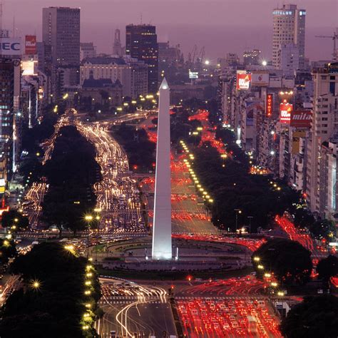 A metros de las principales atracciones turísticas de la ciudad, su insuperable ubicación permite además un rápido acceso a los. Obelisco, Ciudad de Buenos Aires, Argentina | www ...