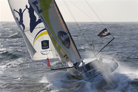 The sacre couer ('sacred heart'), a symbol of the vendee rebels. Le Vendée Globe dans sa dernière ligne droite | Mer et Marine