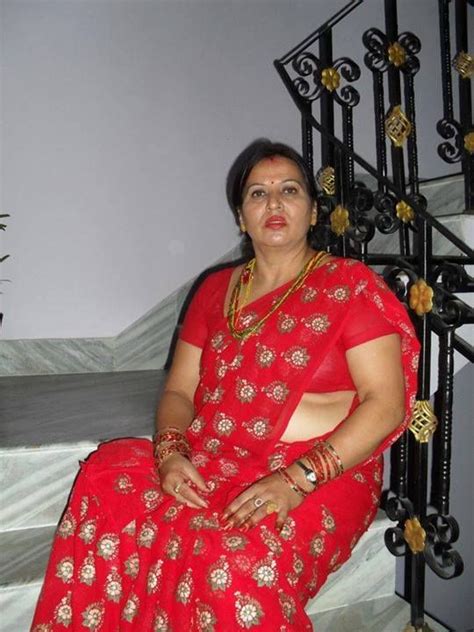Pin By Yuvaraj On Chennai Girls And Aunties Dress Code For Women Aunty Desi Hot Beautiful Saree