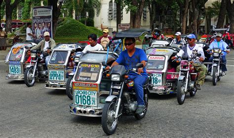 Philippines motorcycle sidecar photos or pictures, these are photos of philippines motorcycle sidecar. Tricycle taxis Laoag City. | A Philippine pedicab is ...