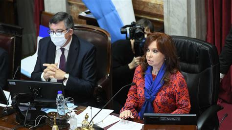 La ex presidenta cristina fernández de kirchner asistirá hoy a la reunión de la mesa de acción política del partido justicialista. Noticias | ¿Por qué Cristina Kirchner no se calza el barbijo?