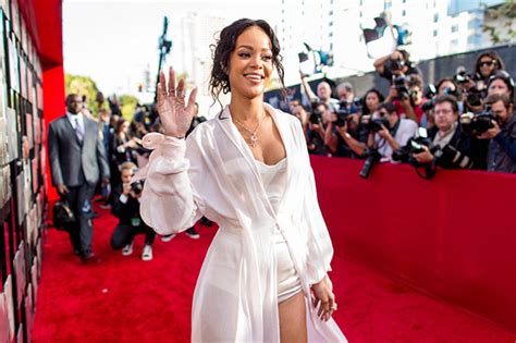 Rihanna Says Goodbye To Def Jam Joins Roc Nation