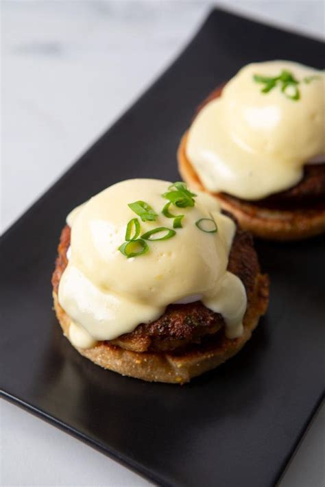There are myriad flavours of cake and can be made with various ingredients depending upon the taste and preferences. Nugget Markets Crab Cake Eggs Benedict Recipe | Eggs ...
