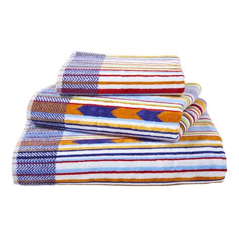 However, when purchasing these products, it is quite useful to know the difference. Bath Sheet Vs Bath towel Difference | AdinaPorter