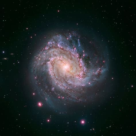 spiral galaxy M83 | JANUARY 9, 2014: The vibrant magentas ...