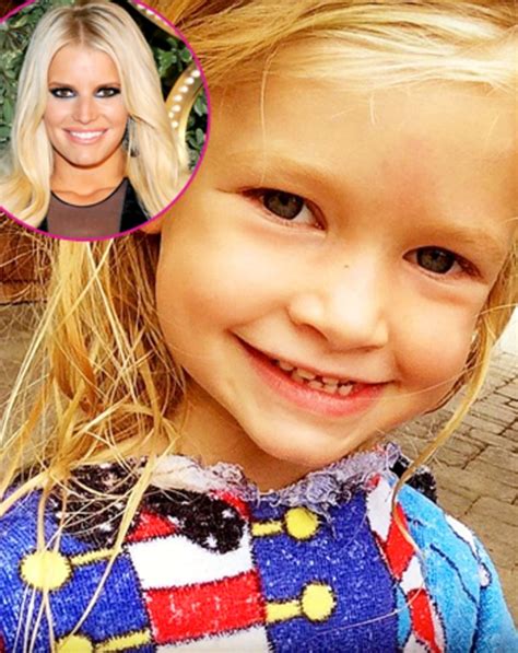 Jessica Simpsons Daughter Maxwell Cheeses Is Perfection In New Pic