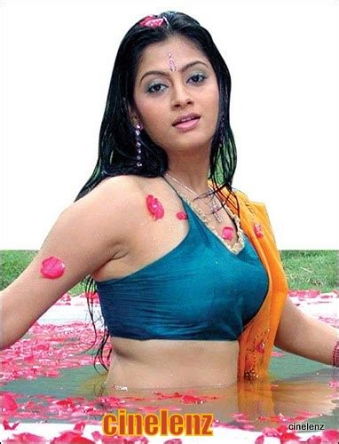 Hot Hot Actres Sexy Tamil Actress Sindhu Tulani Cleavage Show