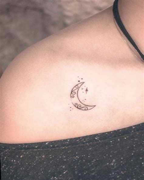 11 Tattoo Neck Back Moon Small Moon Tattoos Neck Tattoo Moon