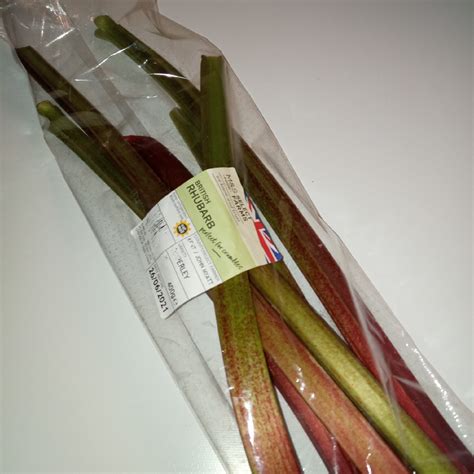 Supersupergirl's Food Reviews: M&S British Rhubarb