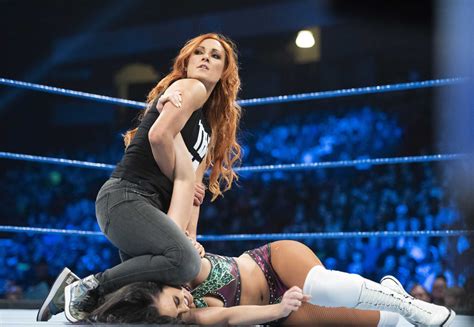Wwe S Smackdown Makes Broadcast Tv Debut